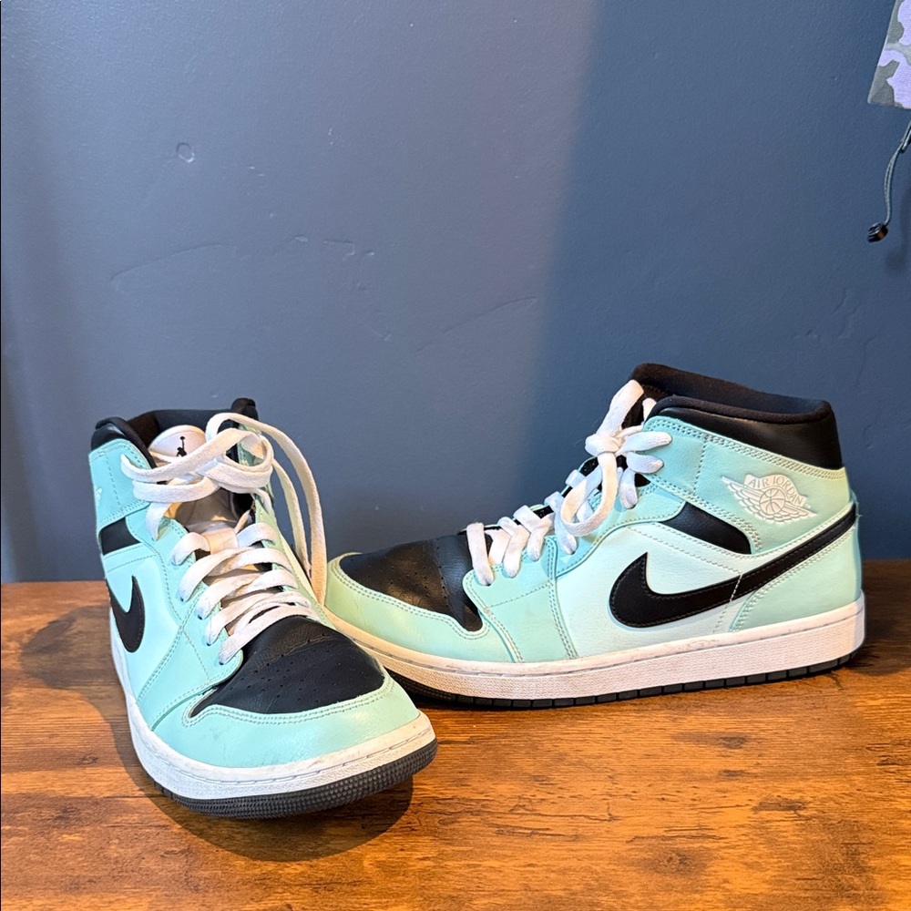 Nike High-Top Sneakers in Aqua and Black